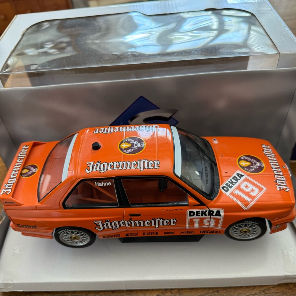 SOLIDO 1:18 BMW M3 E30 DTM 1992 JAGERMEISTER #19 HAHNE Racing Car Model + Box - Picture 7 of 8
